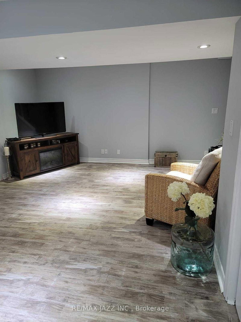 # 2 - 900 Juniper St, Oshawa, L1G 3E1 | Image 3