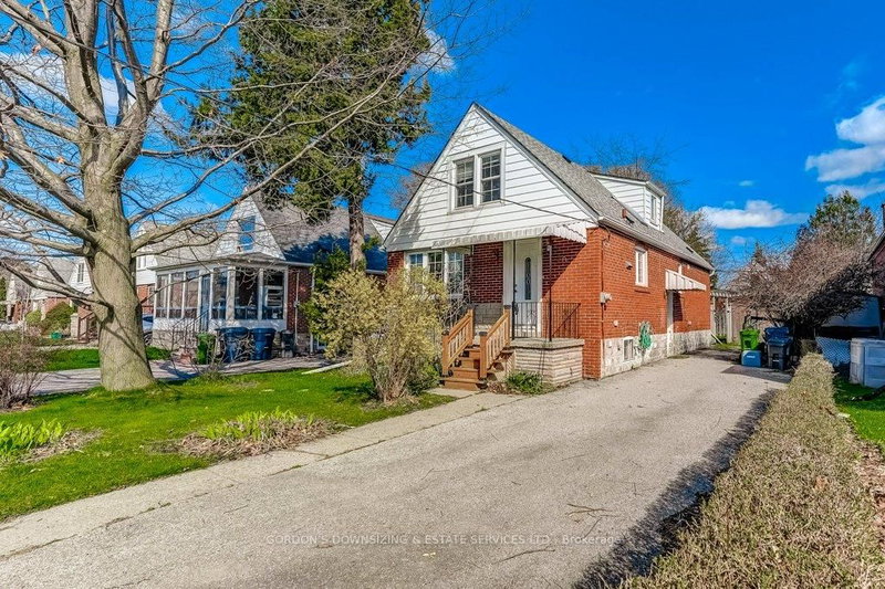 20 Gardens Cres, Toronto, M4B 1T5 | Image 2