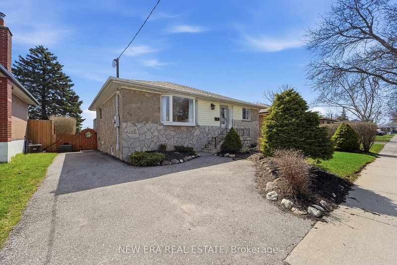 1451 Bala Dr, Oshawa, L1J 3T6 | Image 3