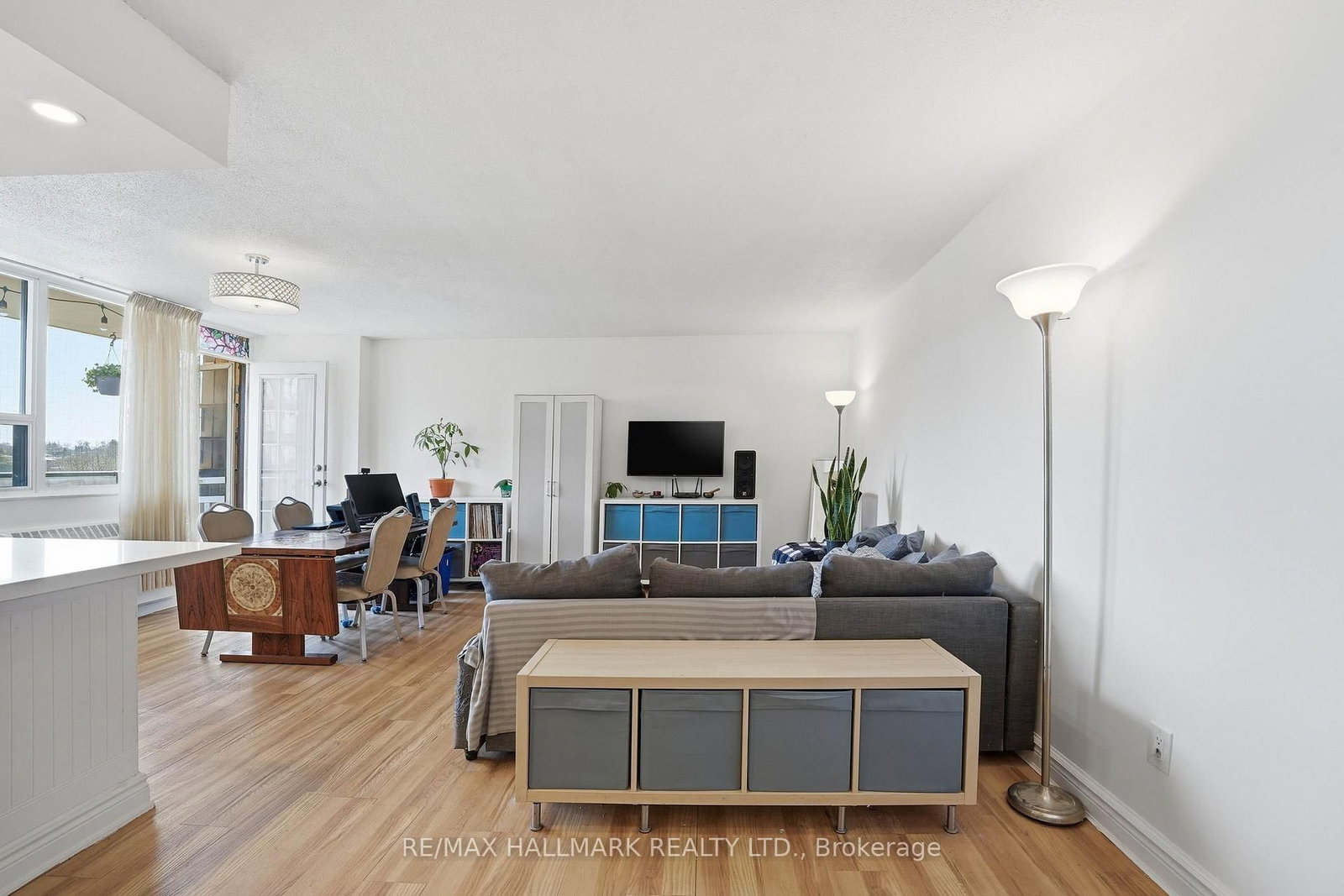 180 Markham Road, Unit 503 - Photo 2