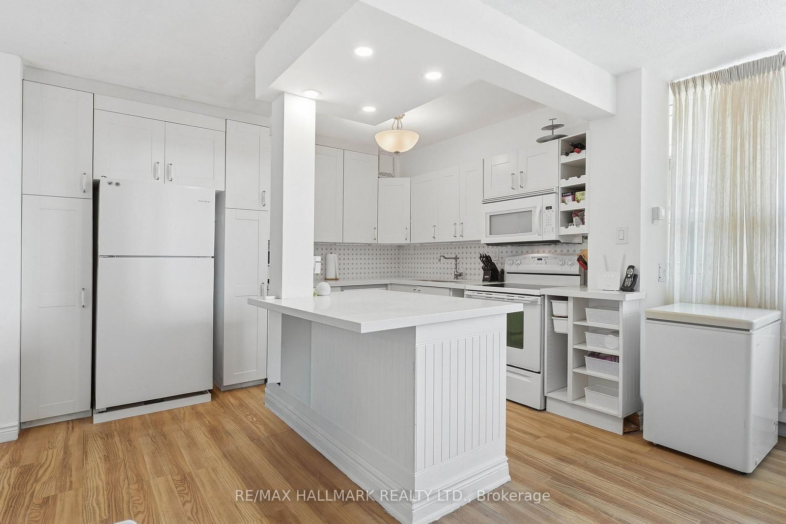 180 Markham Road, Unit 503 - Photo 4