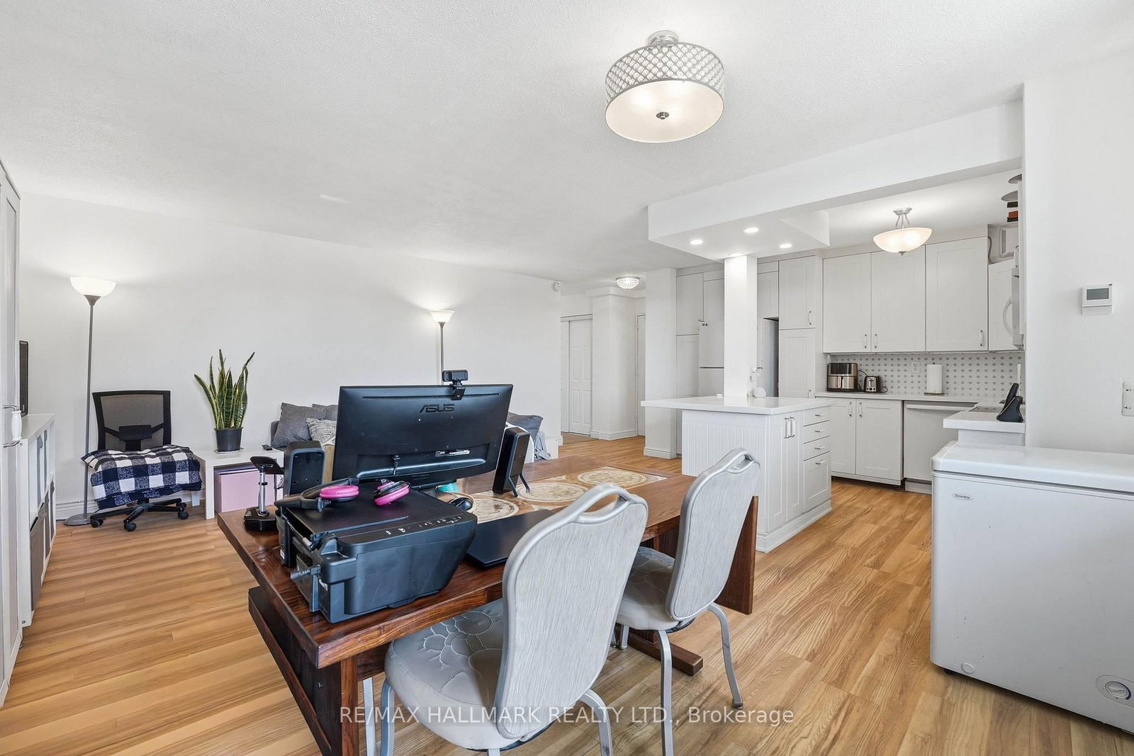 180 Markham Road, Unit 503 - Photo 8