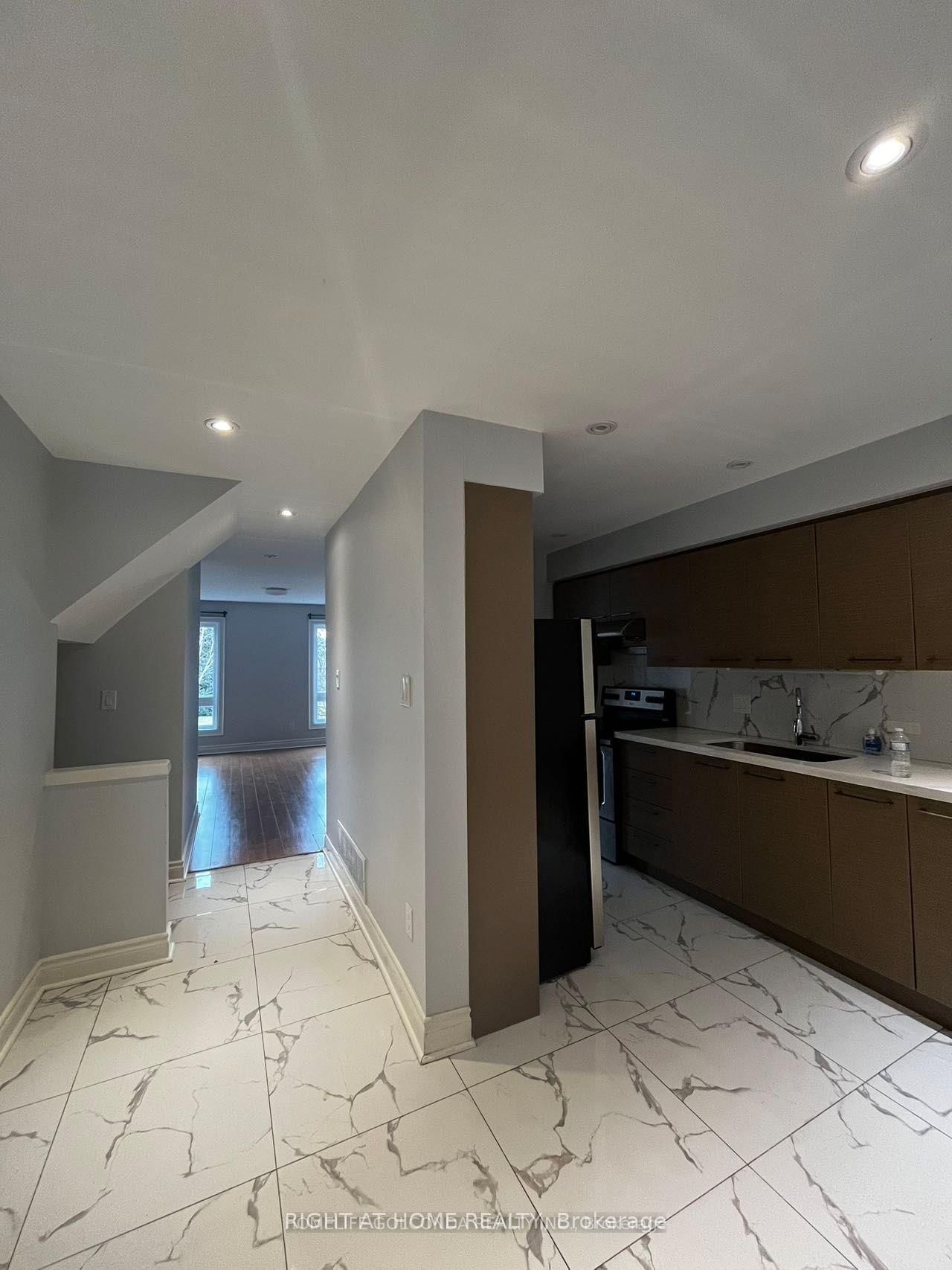 102 Seamist Crescent - Photo 3