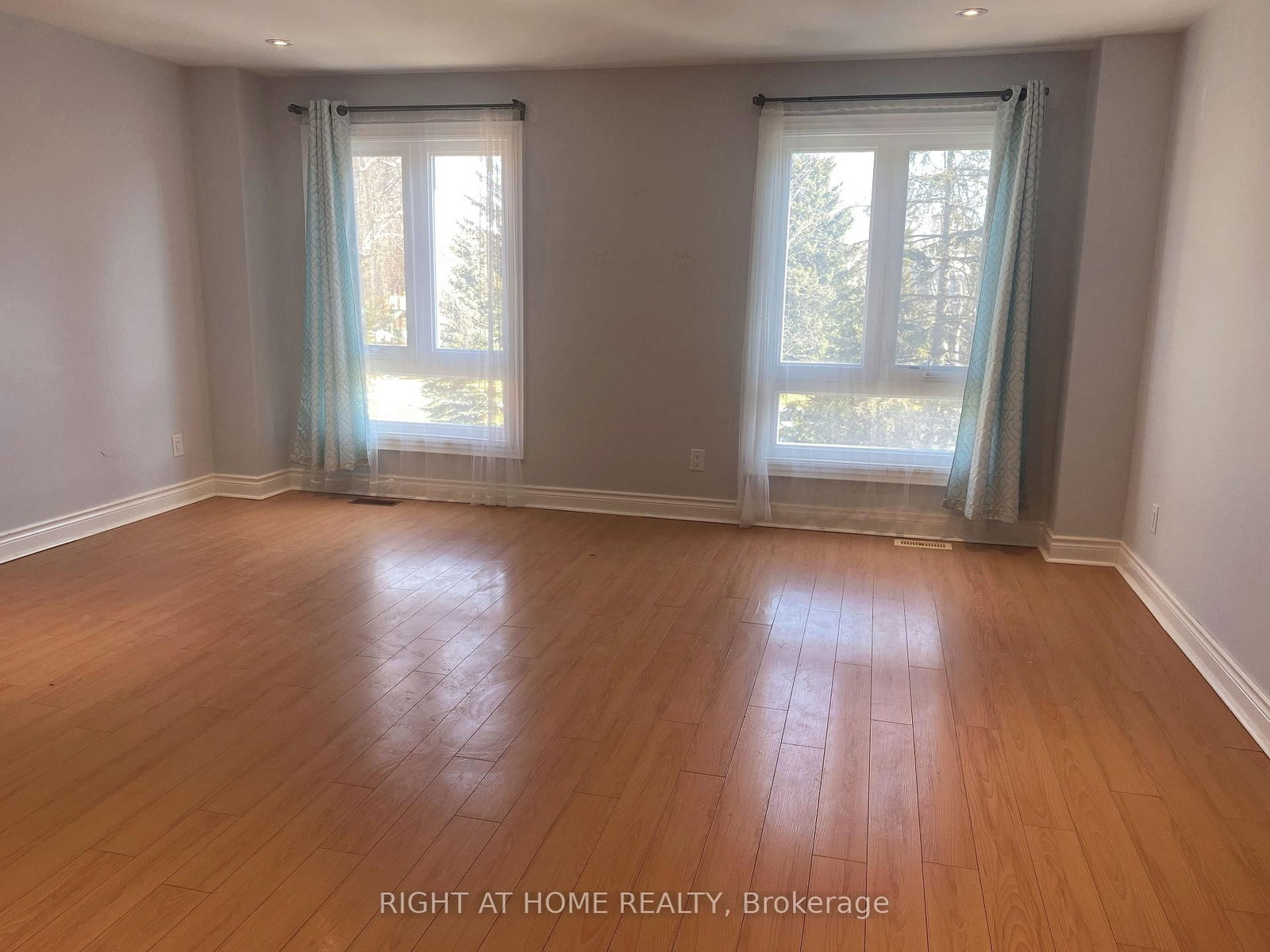 102 Seamist Crescent - Photo 8