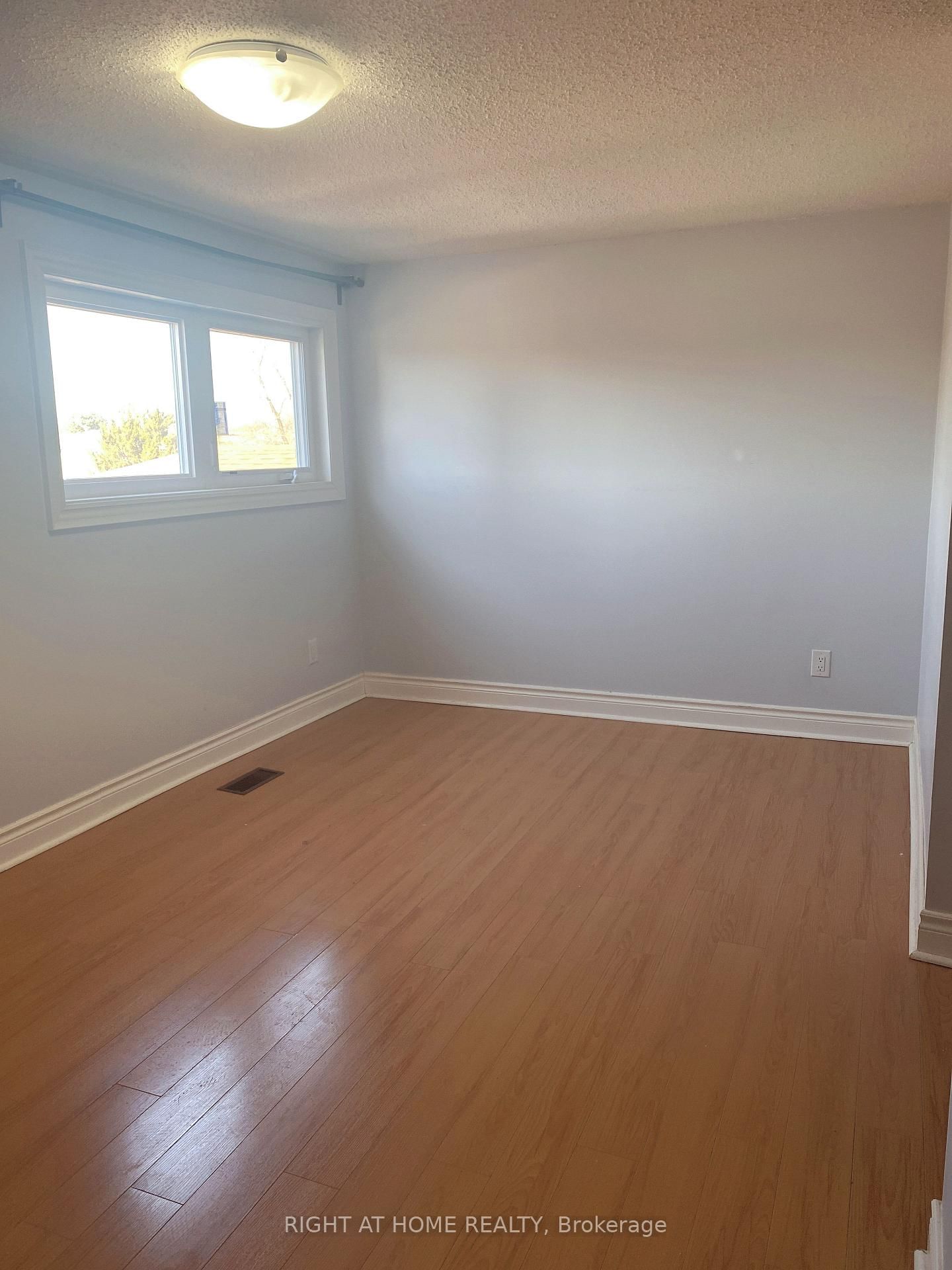 102 Seamist Crescent - Photo 9