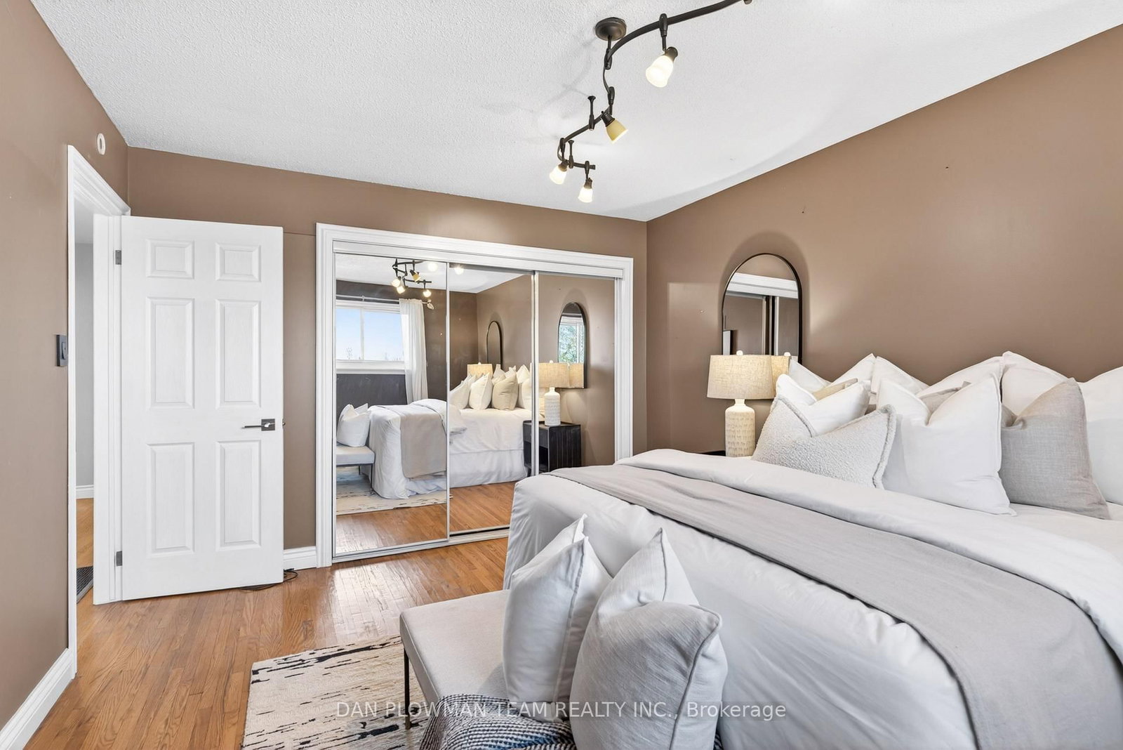 215 Central Park Boulevard N - Photo 18