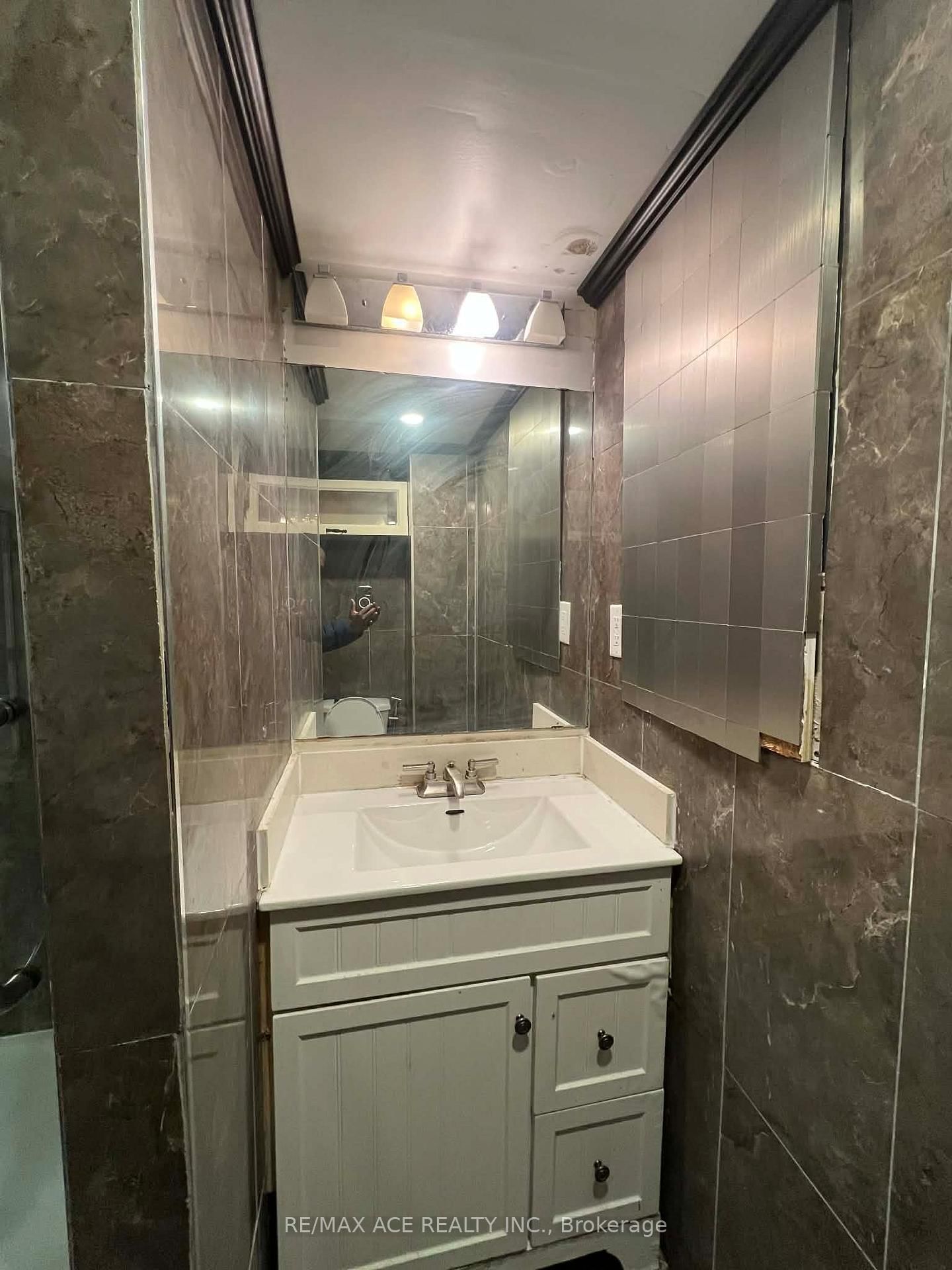 161 Heale Avenue, Unit Bsmt - Photo 7