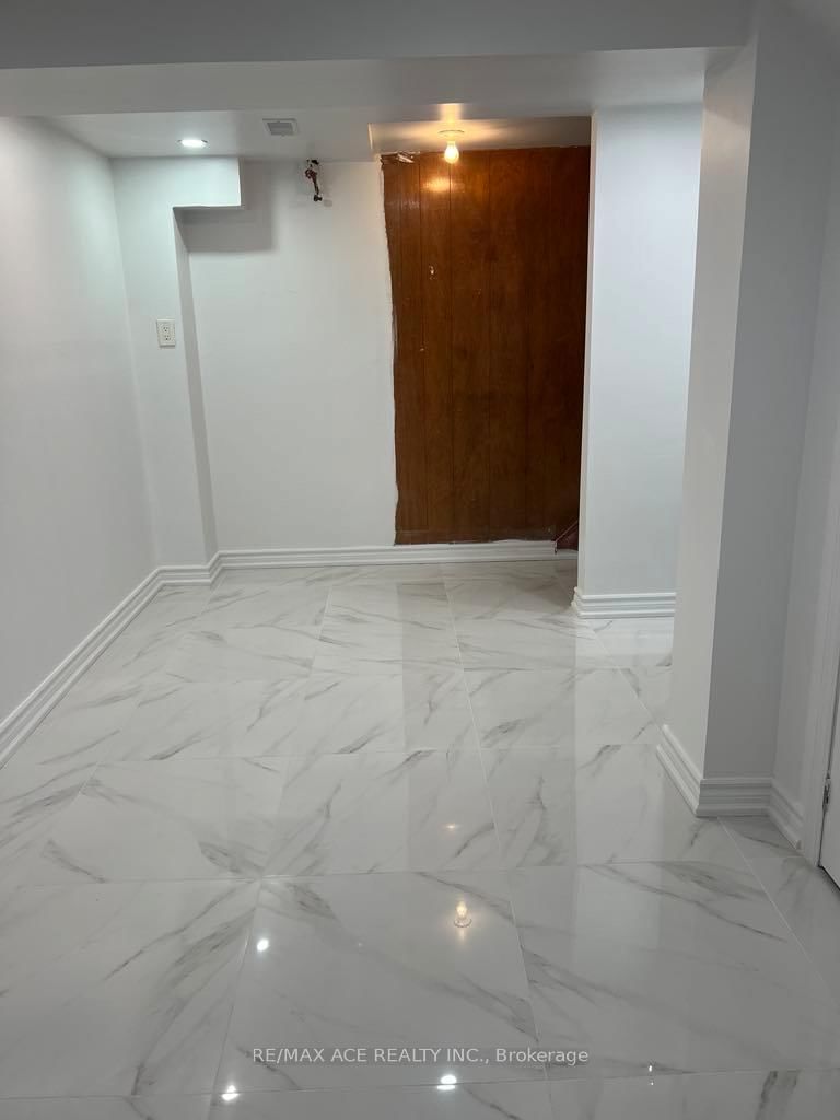 Bsmt - 26 Oakridge Dr, Toronto, M1M 2A4 | Image 2