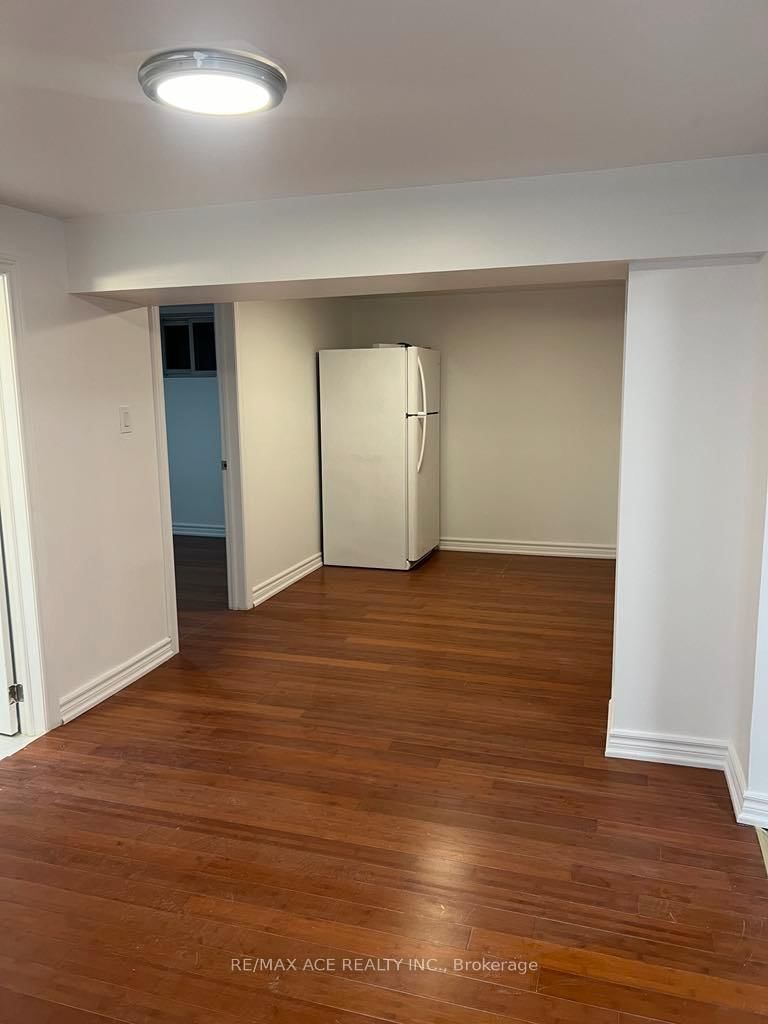 Bsmt - 26 Oakridge Dr, Toronto, M1M 2A4 | Image 3