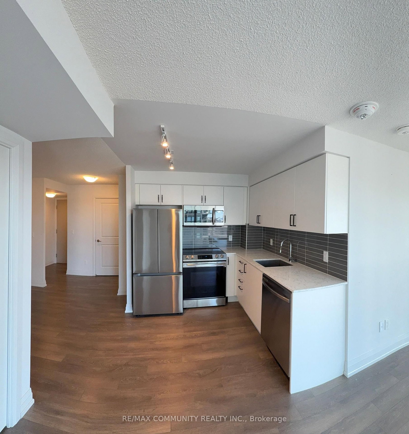 20 Meadowglen Place, Unit 2309 - Photo 16