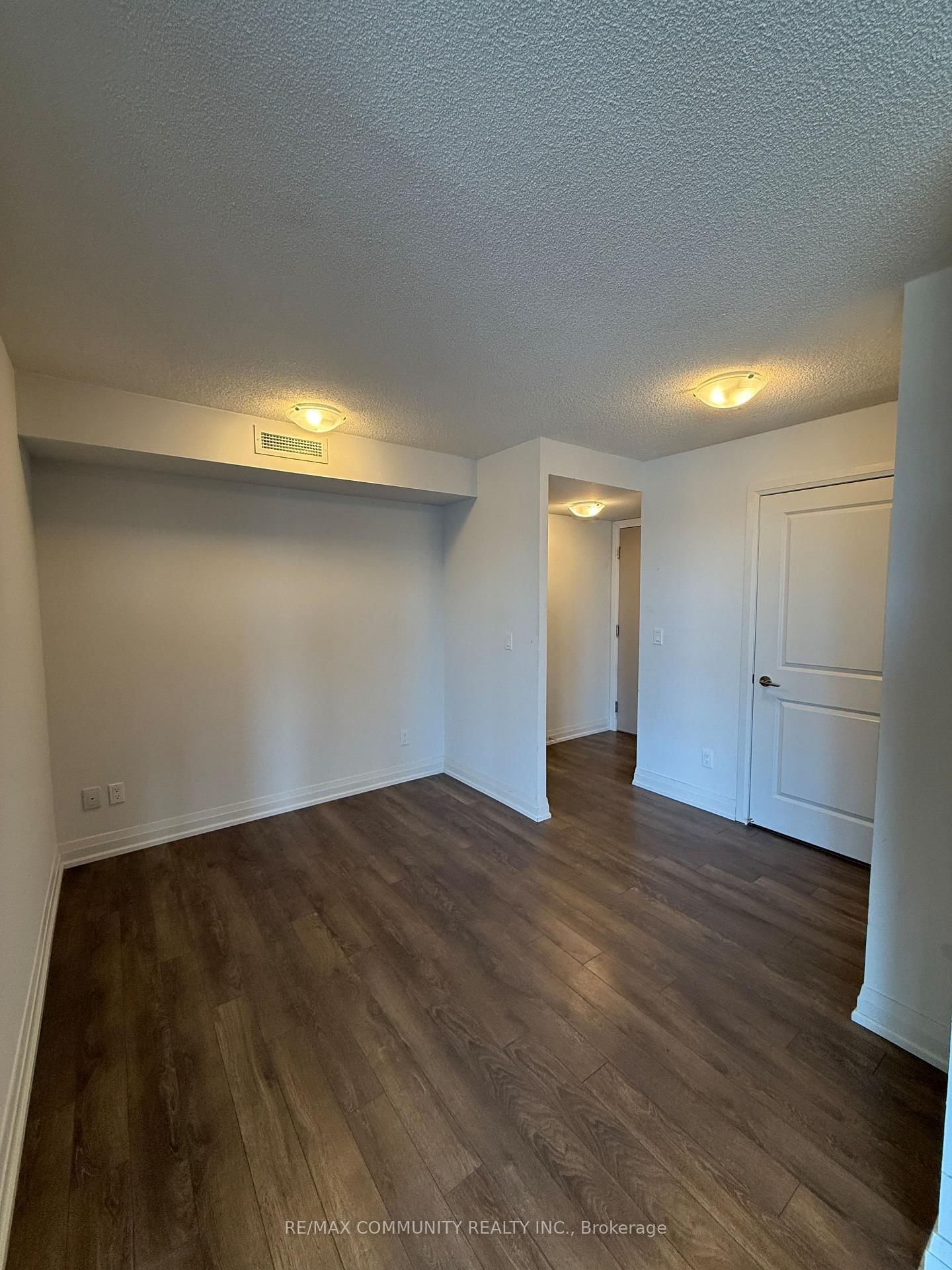 20 Meadowglen Place, Unit 2309 - Photo 4