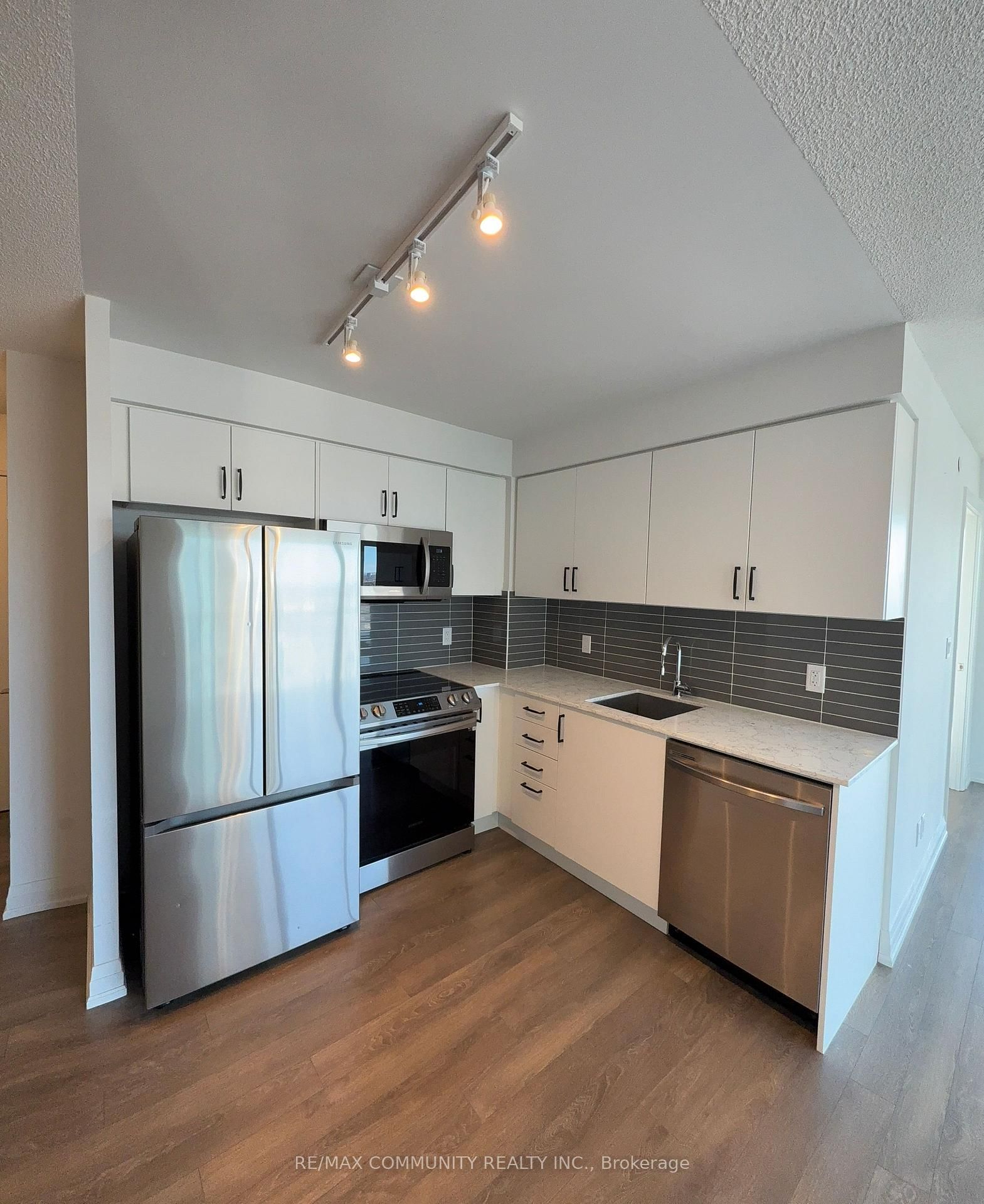 20 Meadowglen Place, Unit 2309 - Photo 6