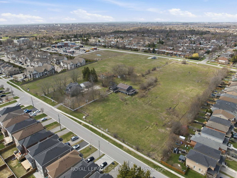 1440 Gord Vinson Ave, Clarington, L1E 2N6 | Image 2