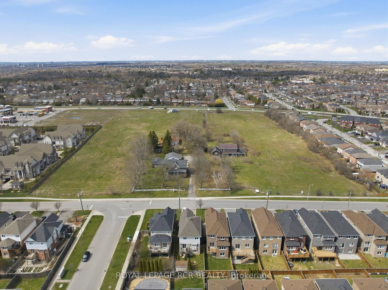 1440 Gord Vinson Ave, Clarington, L1E 2N6 | Image 3