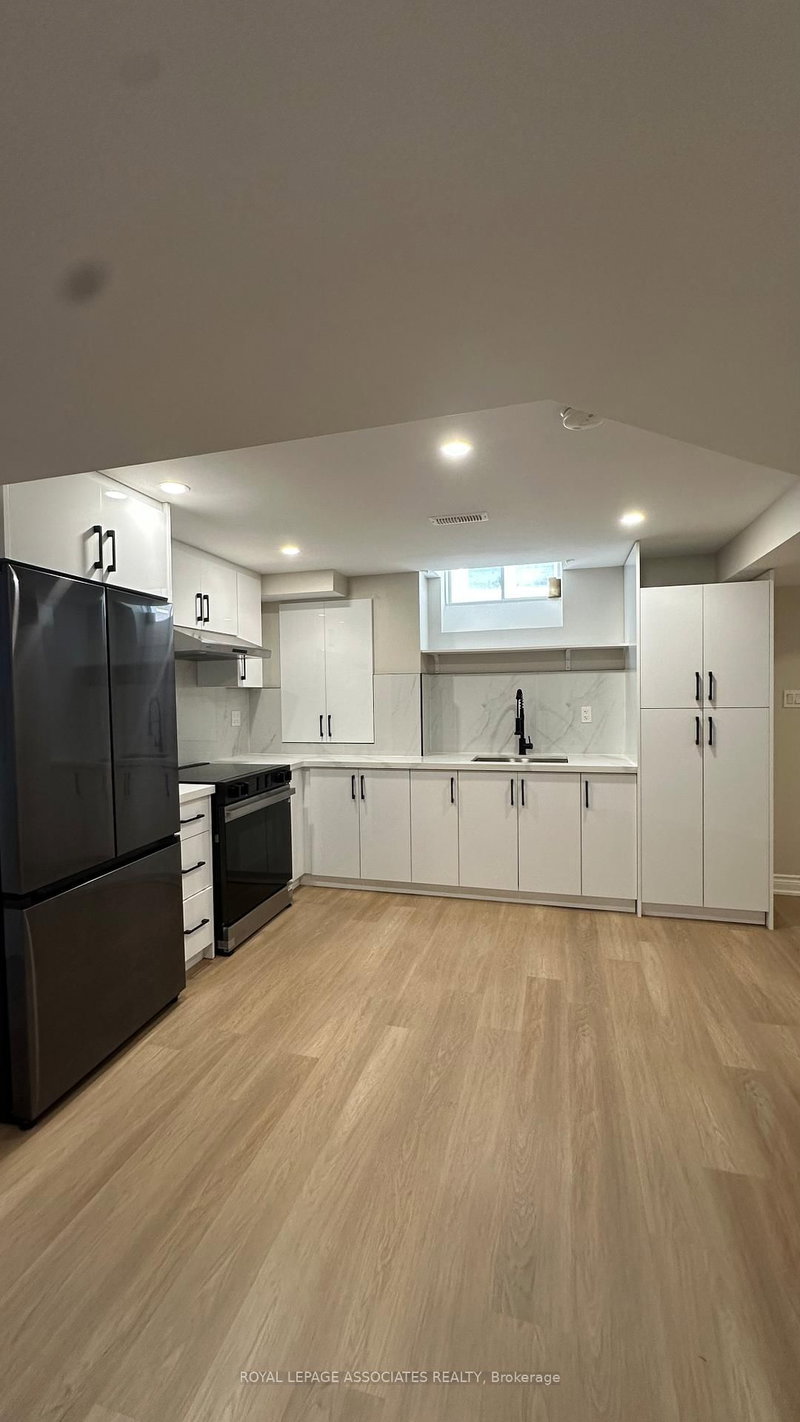 1108 Skyridge Blvd, Pickering, L1X 0M8 | Image 2