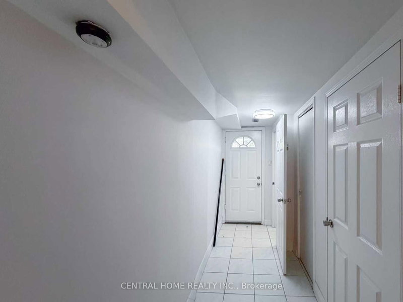 Bsmt - 11 Tineta Cres, Toronto, M1S 2Y5 | Image 2