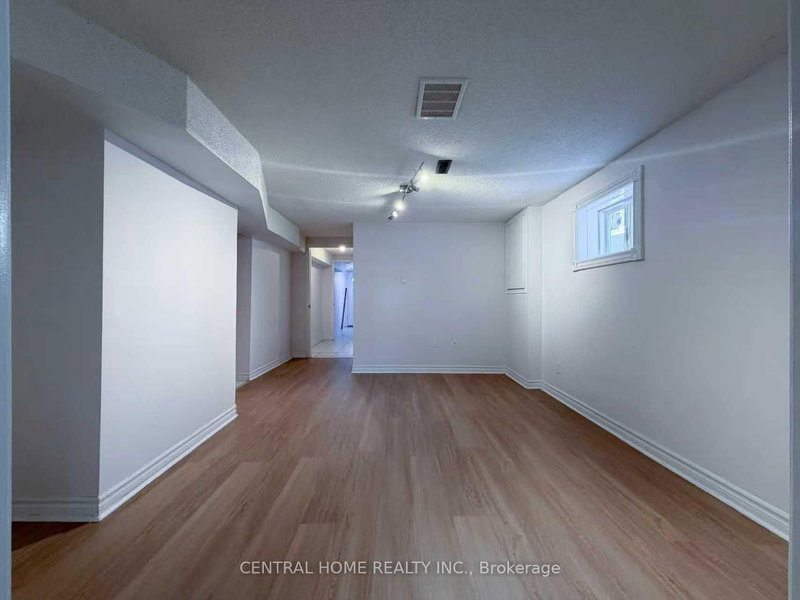 Bsmt - 11 Tineta Cres, Toronto, M1S 2Y5 | Image 3