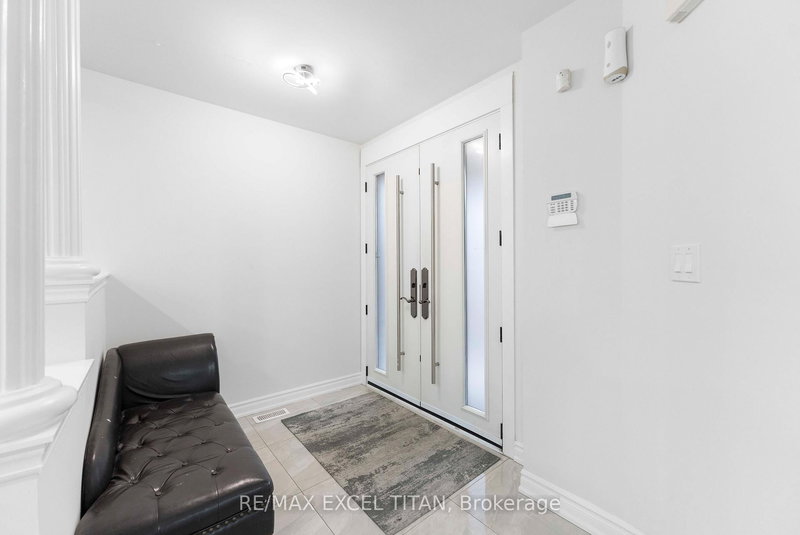 17 Nieuwendyk St, Whitby, L1P 1W5 | Image 3