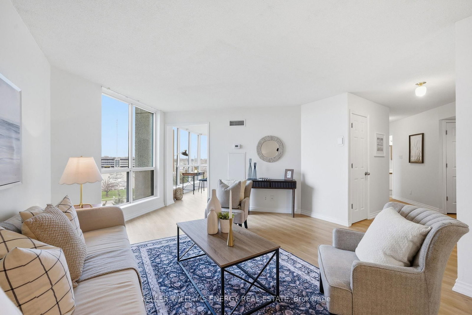 360 Watson Street W, Unit 610 - Photo 2