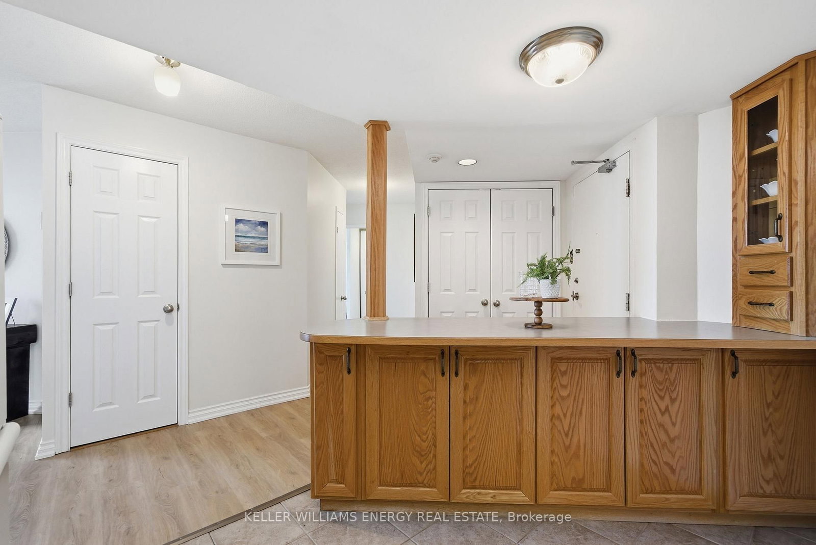 360 Watson Street W, Unit 610 - Photo 6