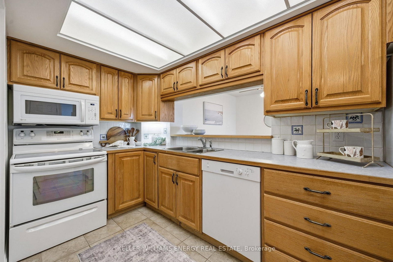 360 Watson Street W, Unit 610 - Photo 7