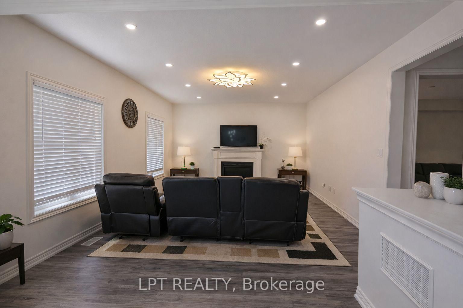 1852 Grandview Street N - Photo 6