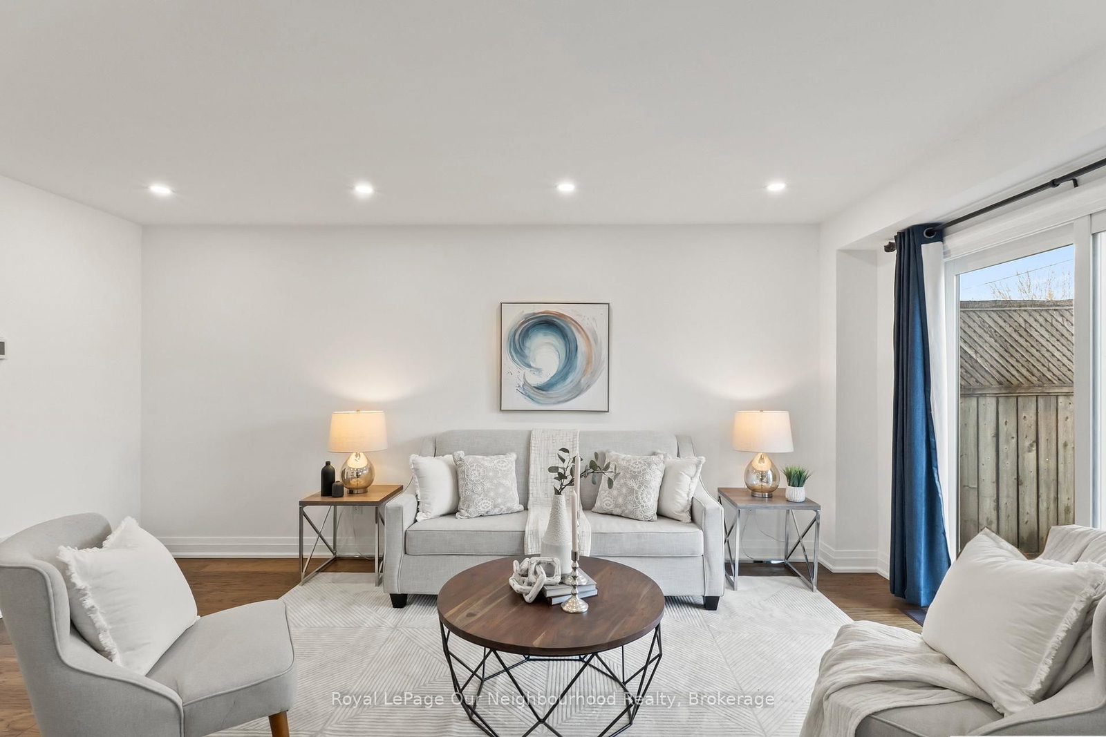 571 Berwick Crescent - Photo 5