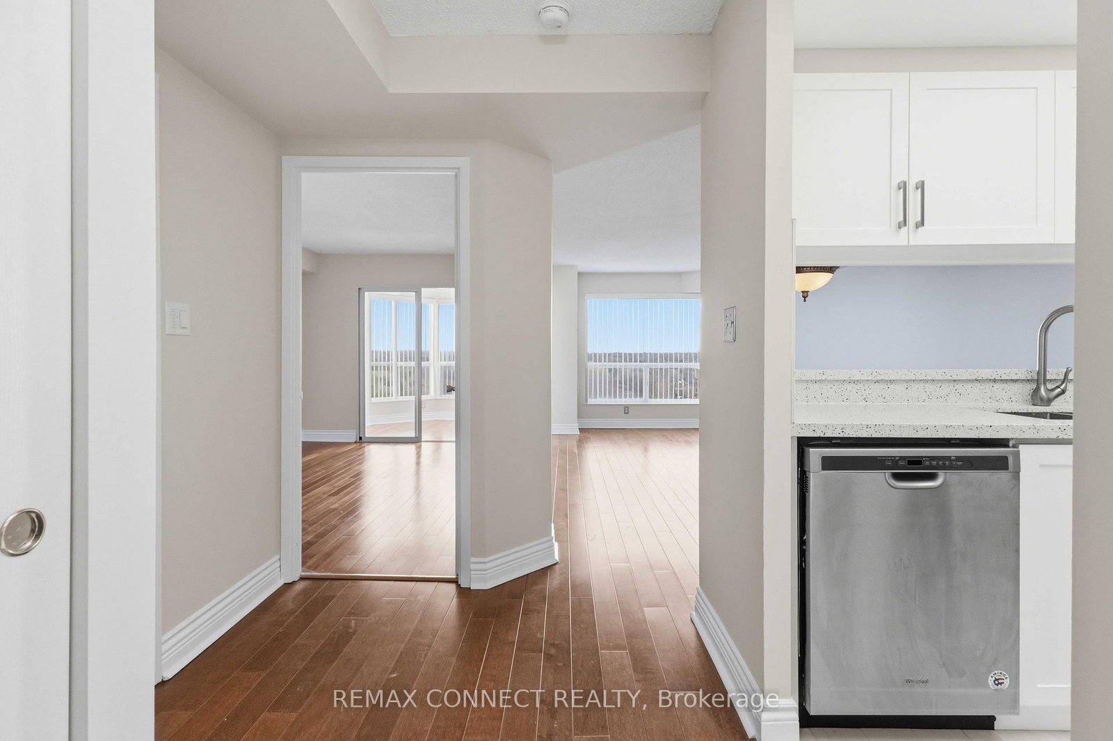 712 Rossland Road, Unit 814 - Photo 10