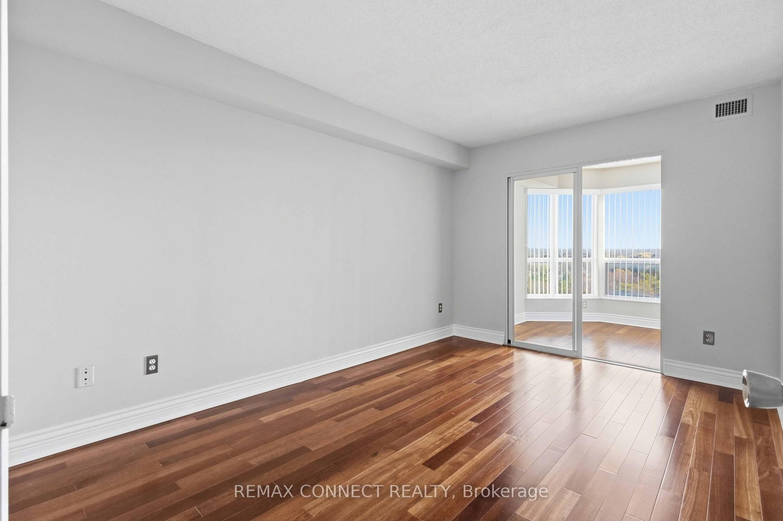 712 Rossland Road, Unit 814 - Photo 11