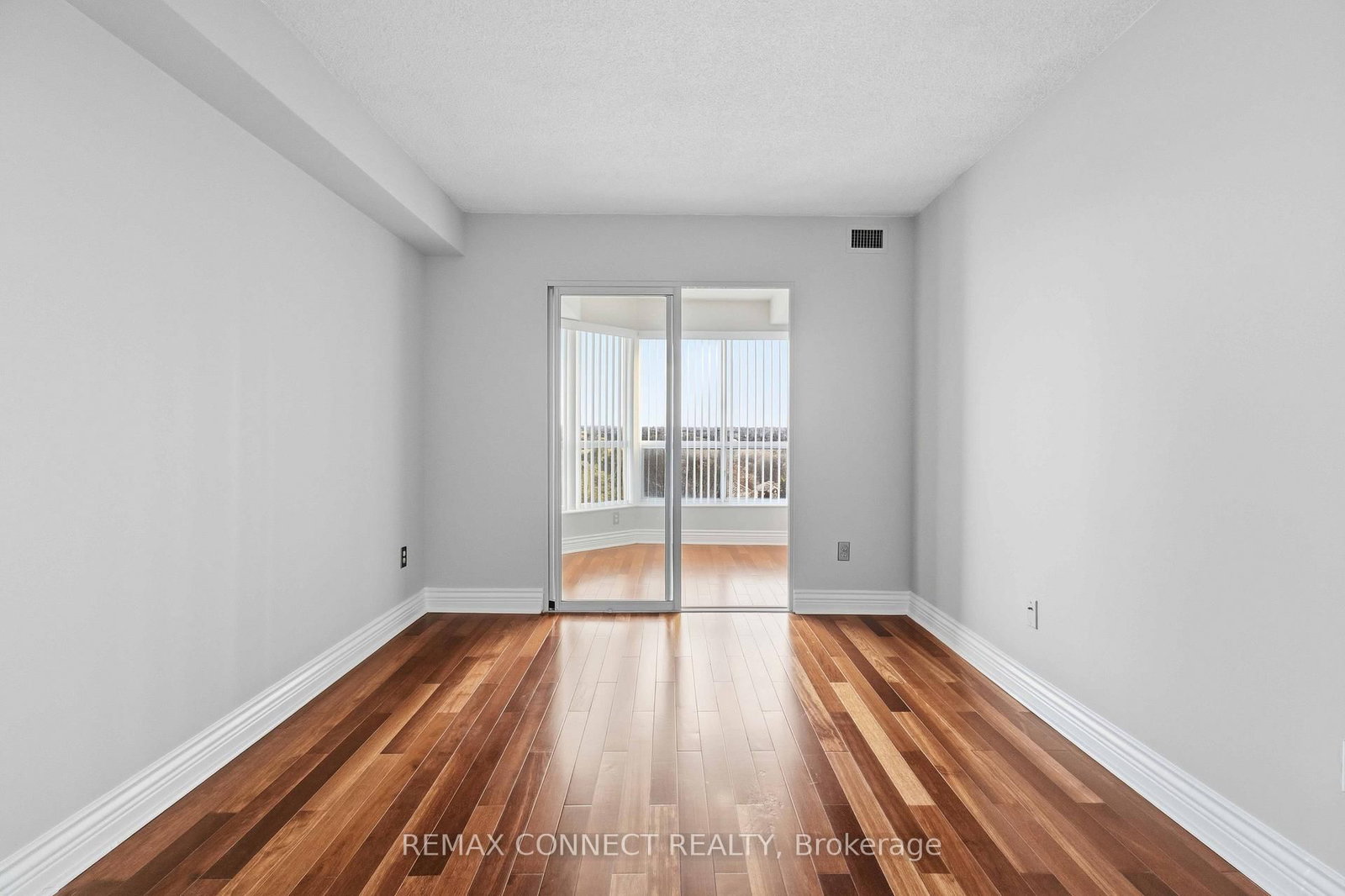 712 Rossland Road, Unit 814 - Photo 12