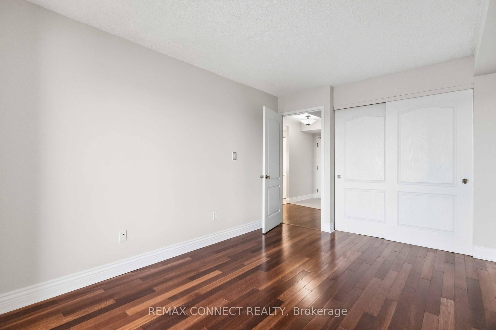 712 Rossland Road, Unit 814 - Photo 14