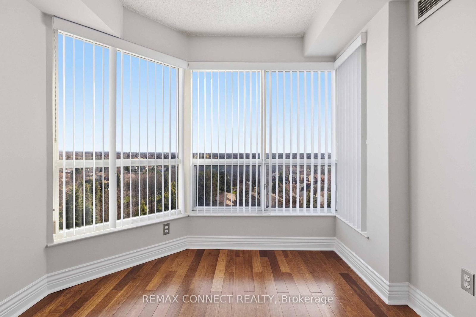 712 Rossland Road, Unit 814 - Photo 16