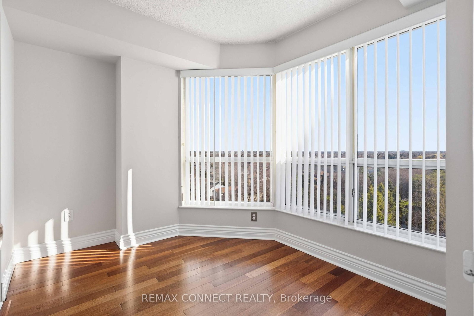 712 Rossland Road, Unit 814 - Photo 18