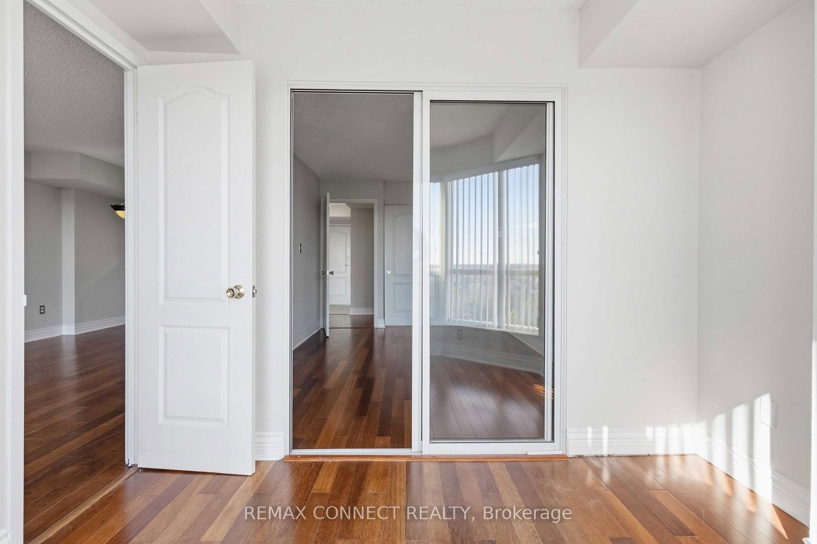 712 Rossland Road, Unit 814 - Photo 19