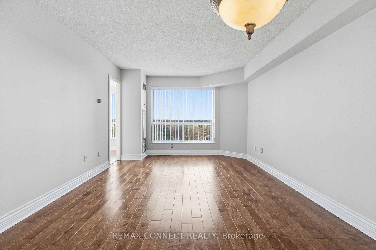 712 Rossland Road, Unit 814 - Photo 22