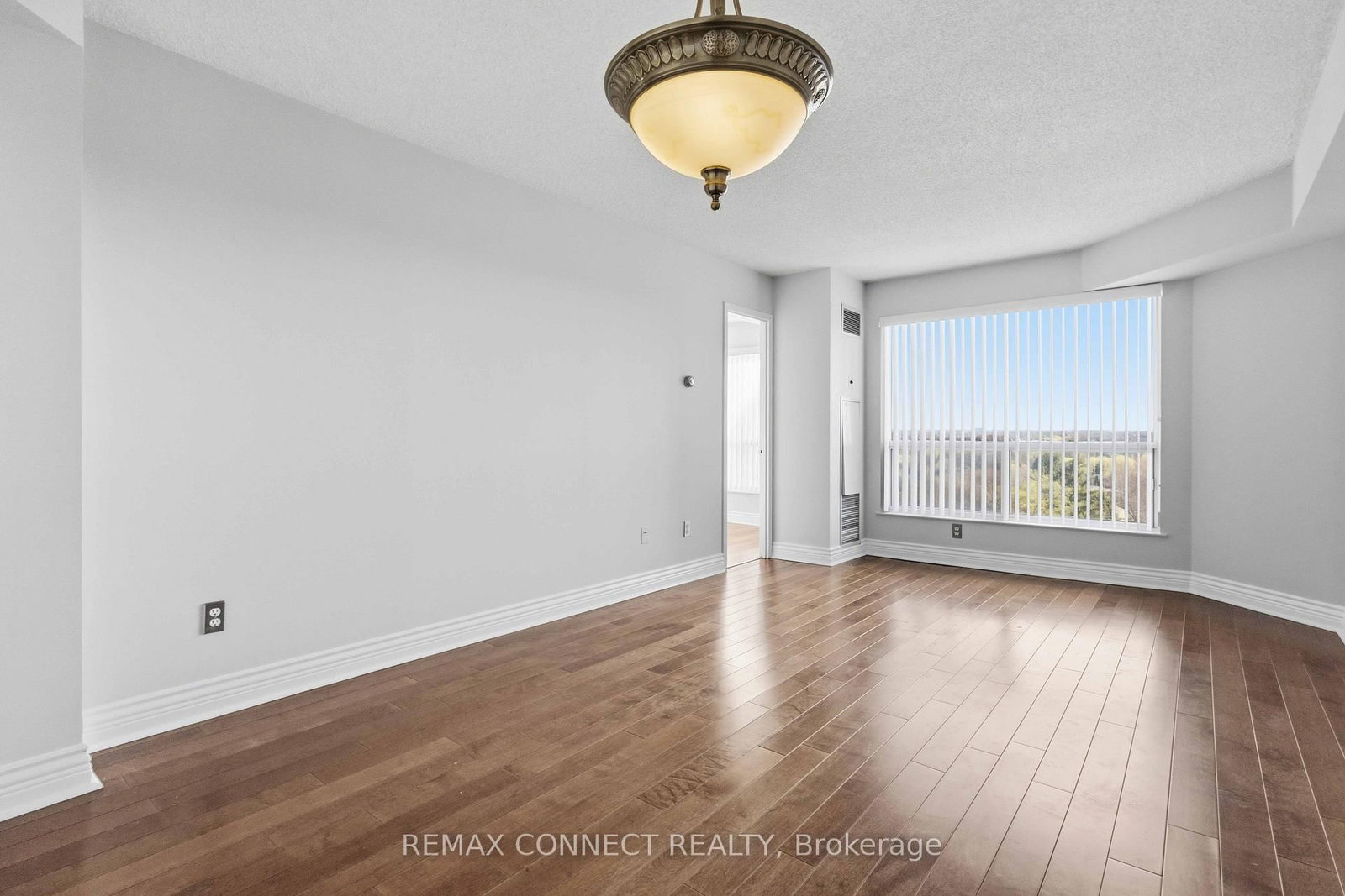 712 Rossland Road, Unit 814 - Photo 23