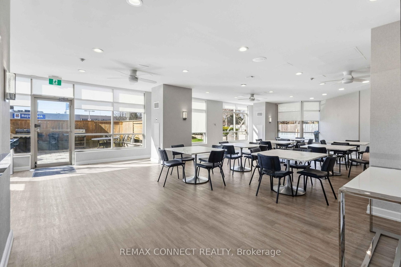 712 Rossland Road, Unit 814 - Photo 28