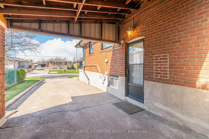 63 Packard Blvd, Toronto, M1P 4K6 | Image 3