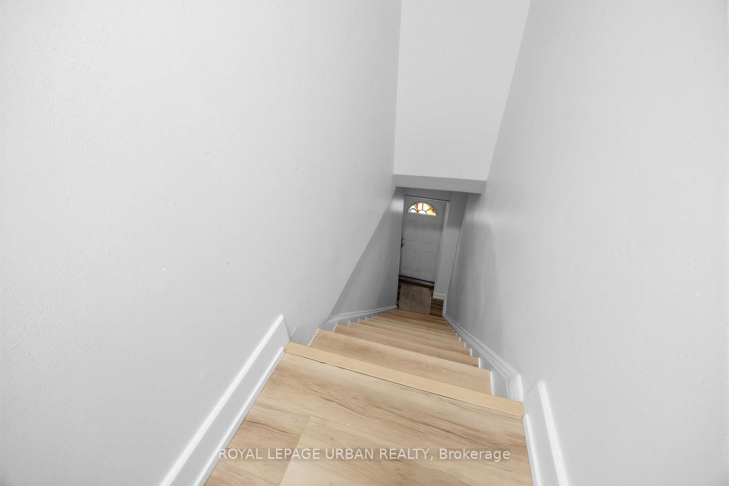 851 Danforth Avenue, Unit B - Photo 14