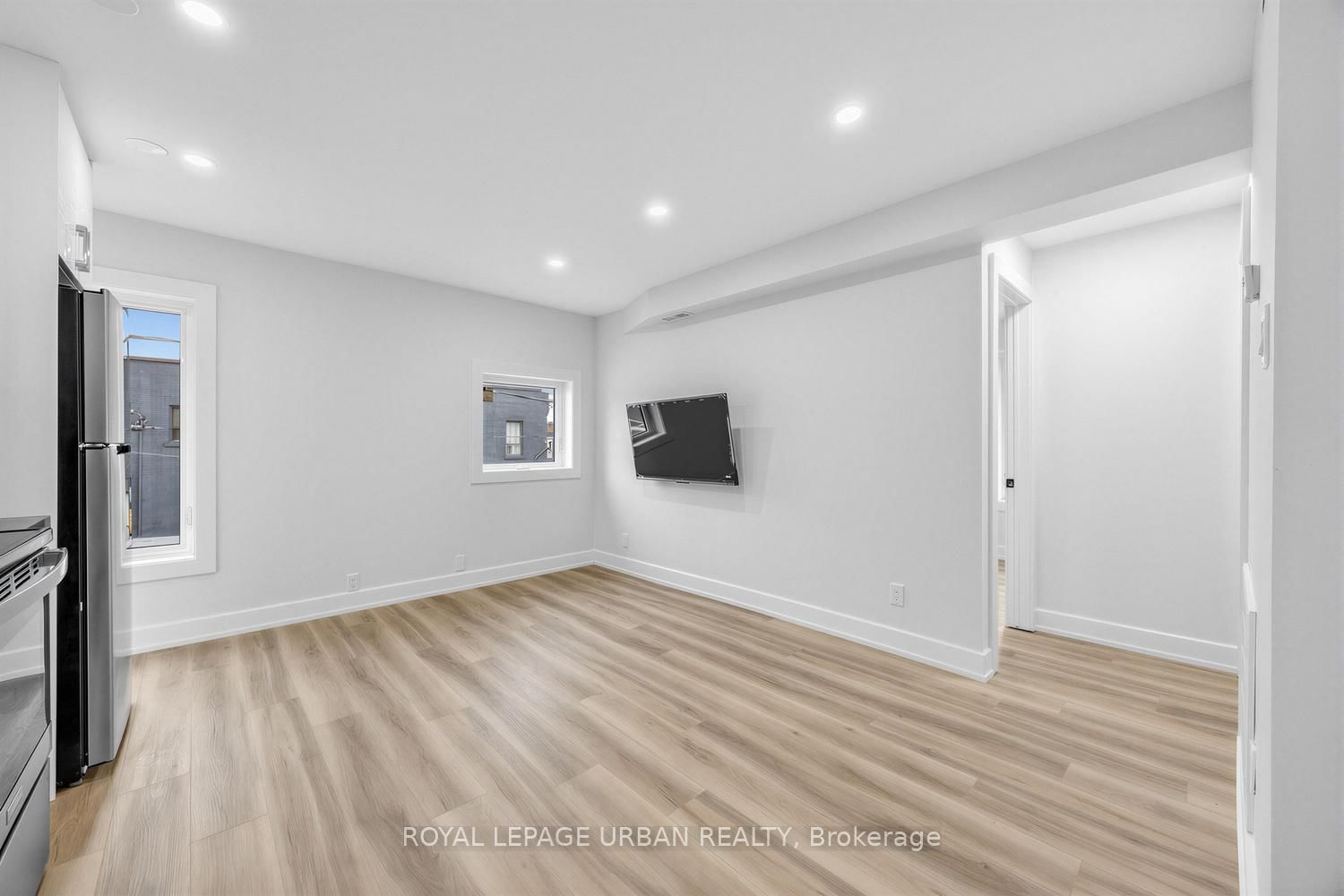 851 Danforth Avenue, Unit B - Photo 2