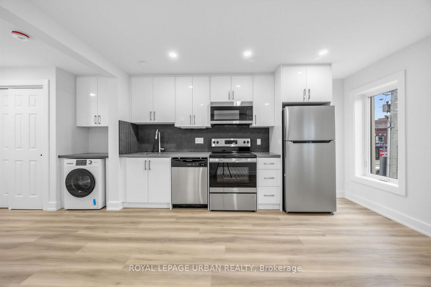 851 Danforth Avenue, Unit B - Photo 3