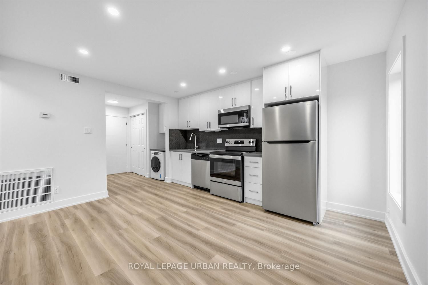 851 Danforth Avenue, Unit B - Photo 6