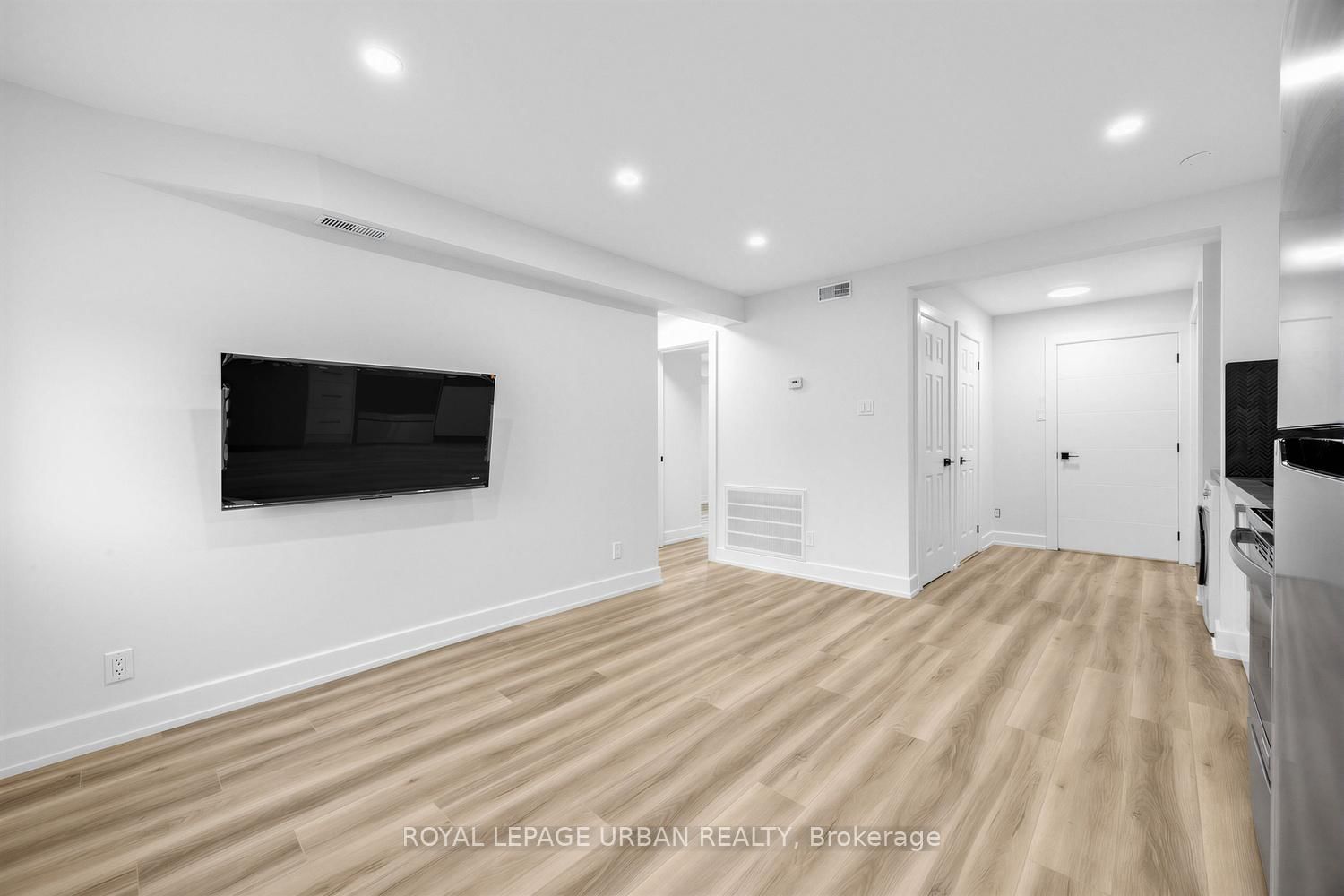 851 Danforth Avenue, Unit B - Photo 7