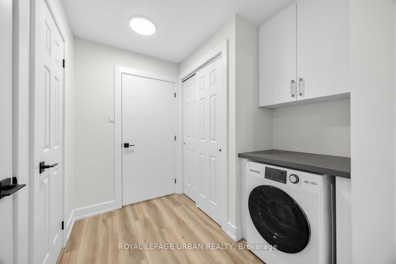 851 Danforth Avenue, Unit B - Photo 8