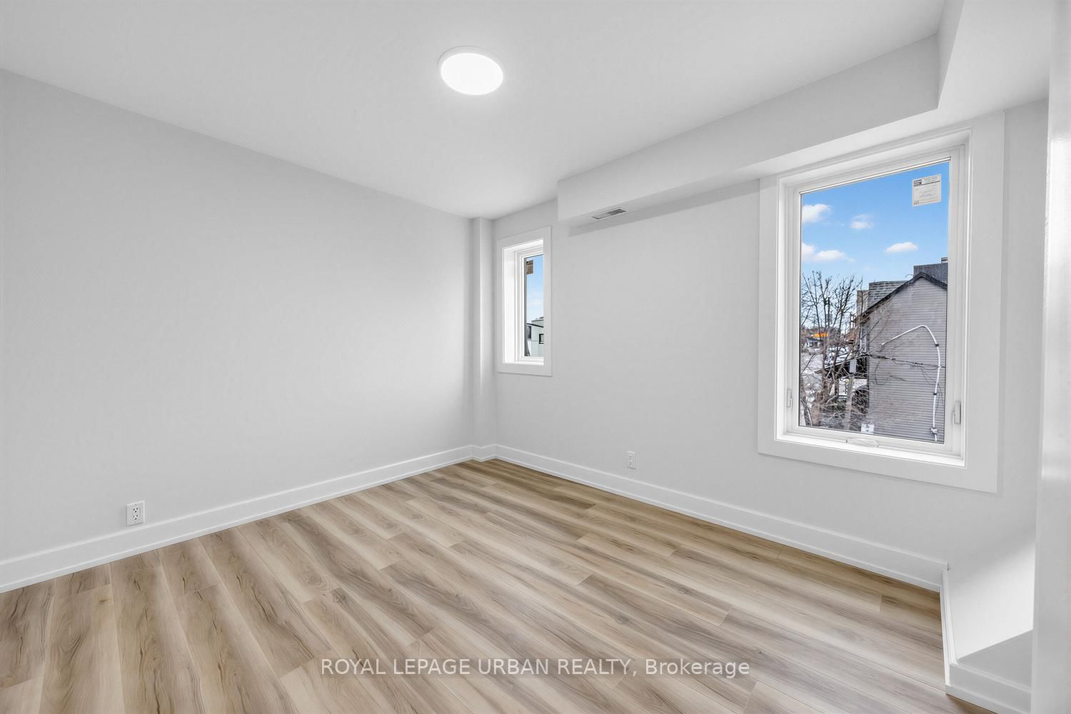 851 Danforth Avenue, Unit B - Photo 9