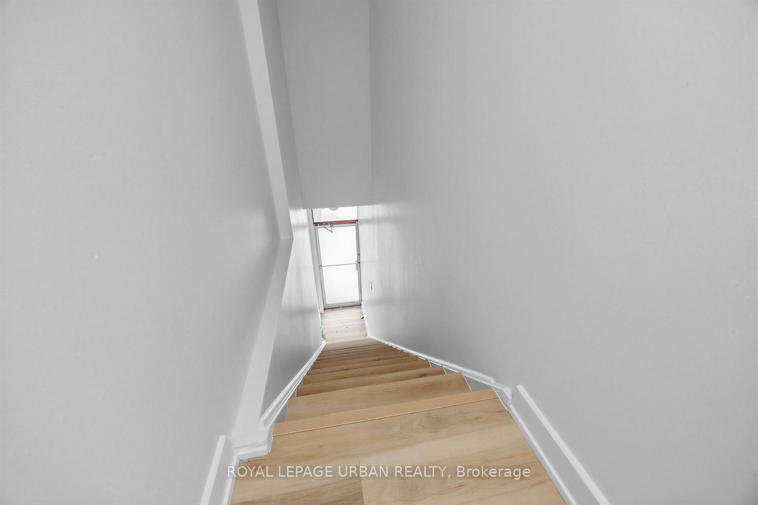 851 Danforth Avenue, Unit A - Photo 16