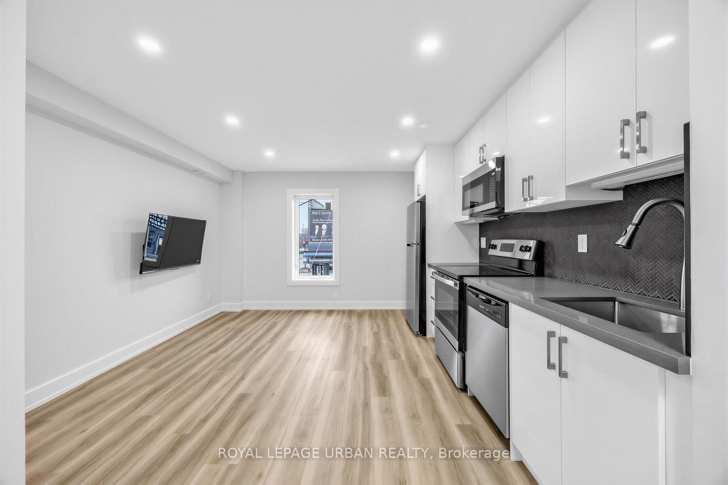 851 Danforth Avenue, Unit A - Photo 3