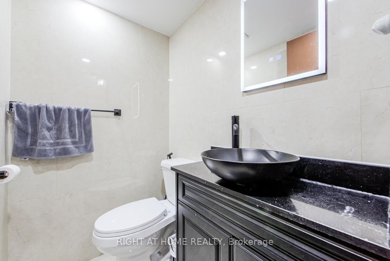15 Sewells Road, Unit 204 - Photo 23