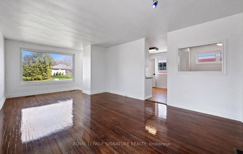 1003 Wardman Cres, Whitby, L1N 3H1 | Image 3