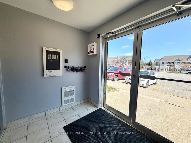 209 - 94 Aspen Springs Dr, Clarington, L1C 5N4 | Image 2